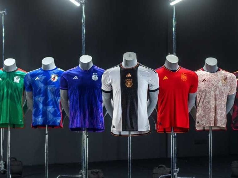Mutilar cigarro banco Adidas y Nike son las marcas que más selecciones vestirán en el Mundial de  Qatar