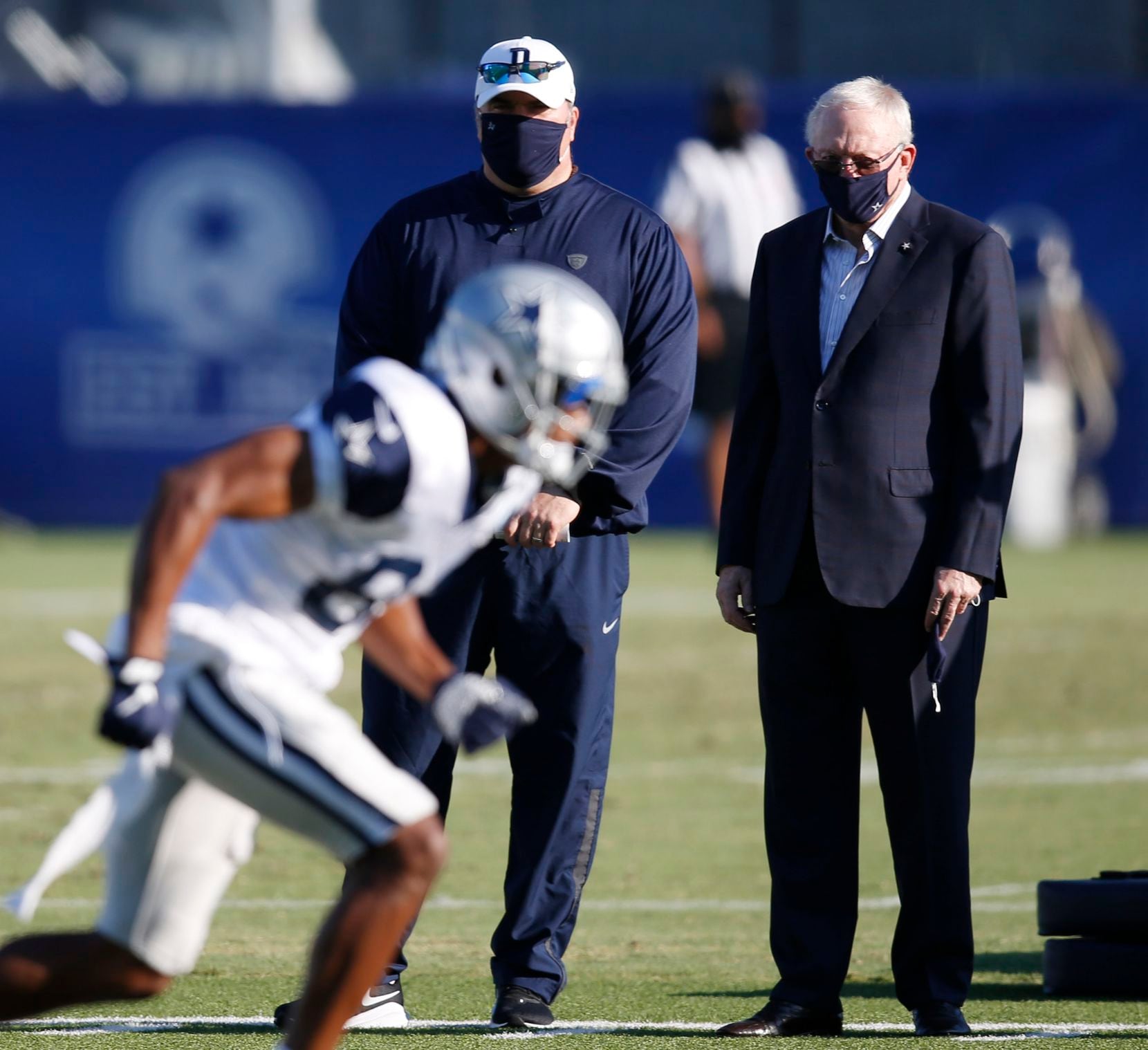 Photos: Cowboys owner Jerry Jones attends first practice, meets