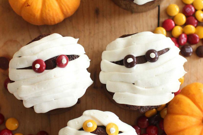 Los cupcakes de momias son una rica opción para Halloween (AP/Matthew Mead)
