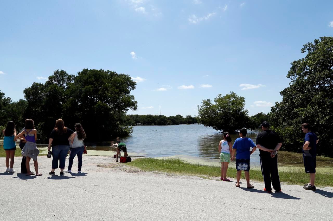 Un cadáver fue hallado en el lago Grapevine el miércoles por la tarde.
