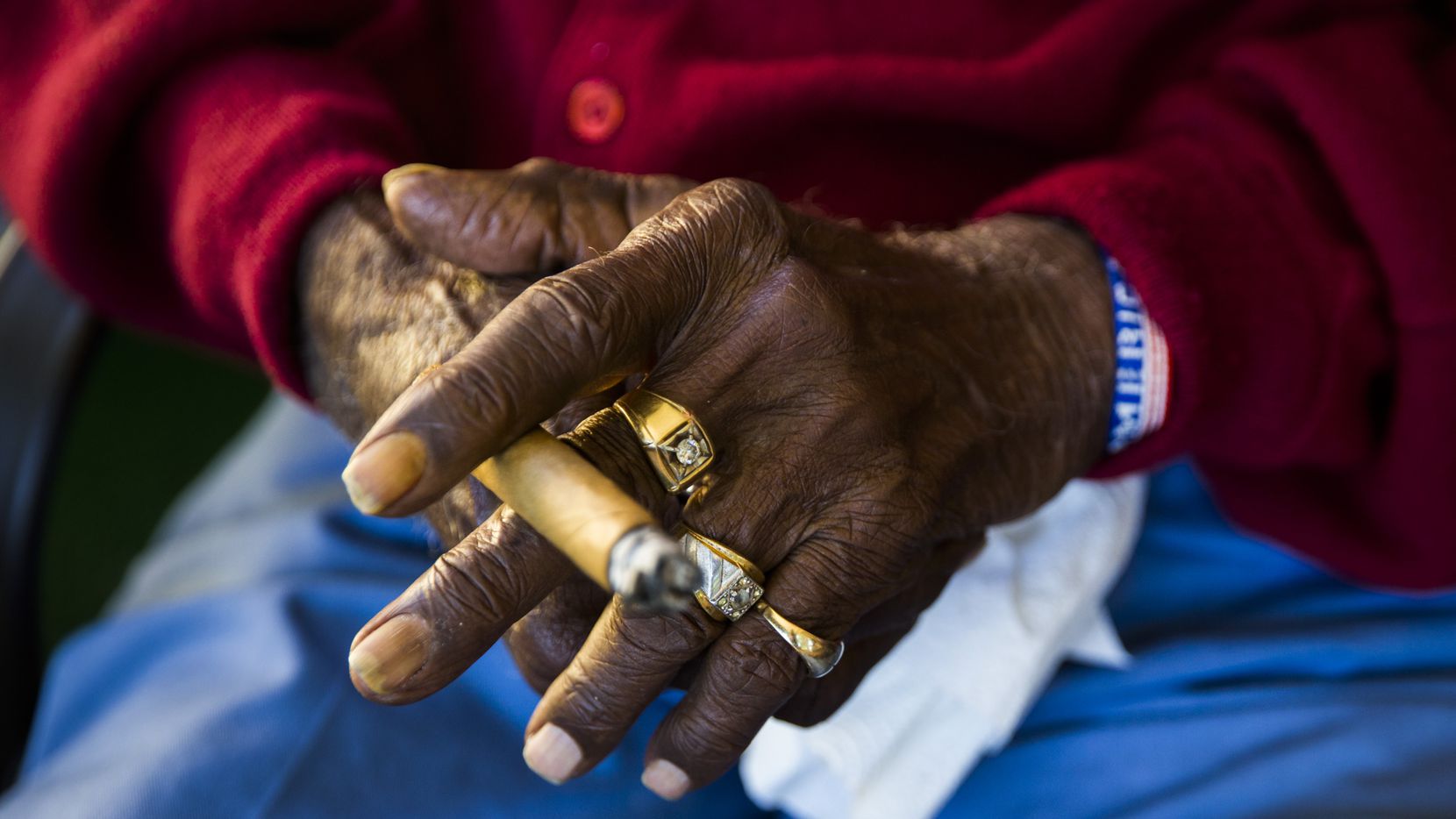 At Age 111 America S Oldest Veteran Is Still Smoking Cigars