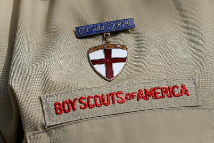 Los Boy Scouts enfrentan demandas y la organización está considerando ampararse en la ley de...