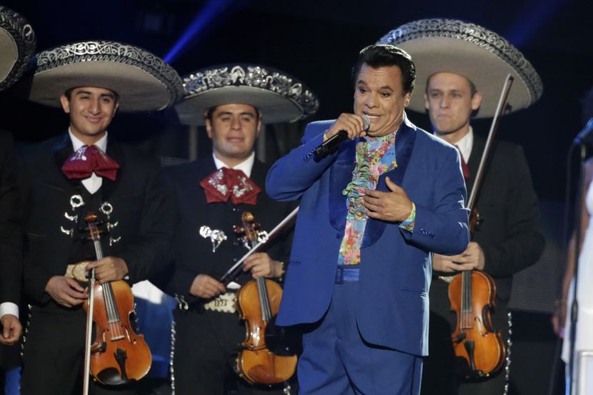Juan Gabriel cantó durante la entrega de Premios Billboard a la Música Latina. /AP
