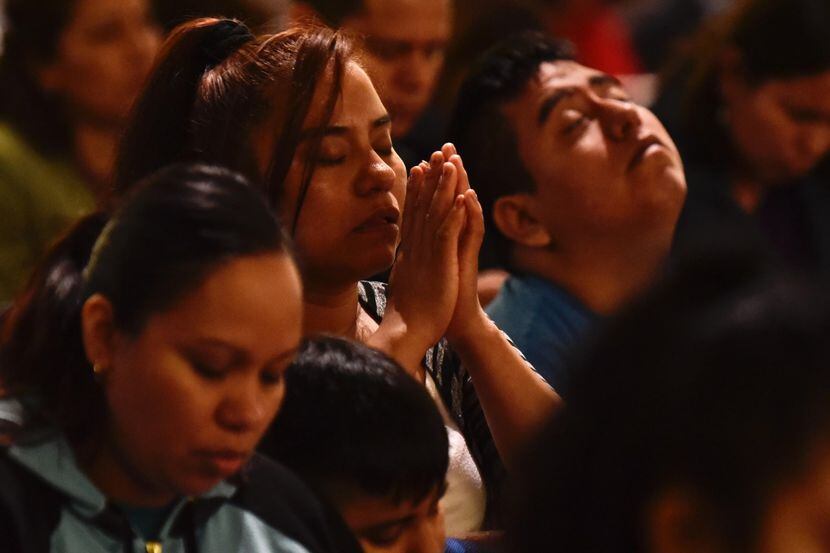 Alrededor de 100 personas llegaron a la Catedral Santuario de Guadalupe para una misa en...