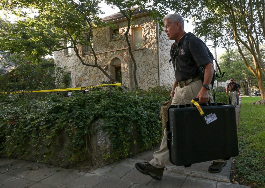 FBI, Bureau of Alcohol, Tobacco, Firearms and Explosives (ATF), and Houston Police work at...