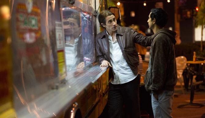 Jake Gyllenhall (izq.) y Riz Ahmed en “Nightcrawler” (AP/OPEN ROAD FILMS)
