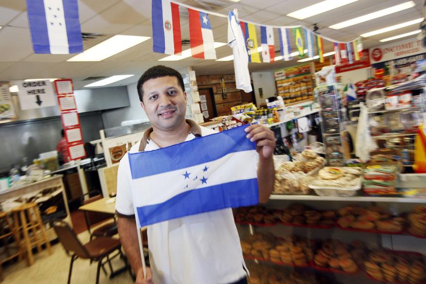 José Velásquez, de 29 años, en su negocio Tienda Honduras Maya, en Garland. (ESPECIAL PARA...