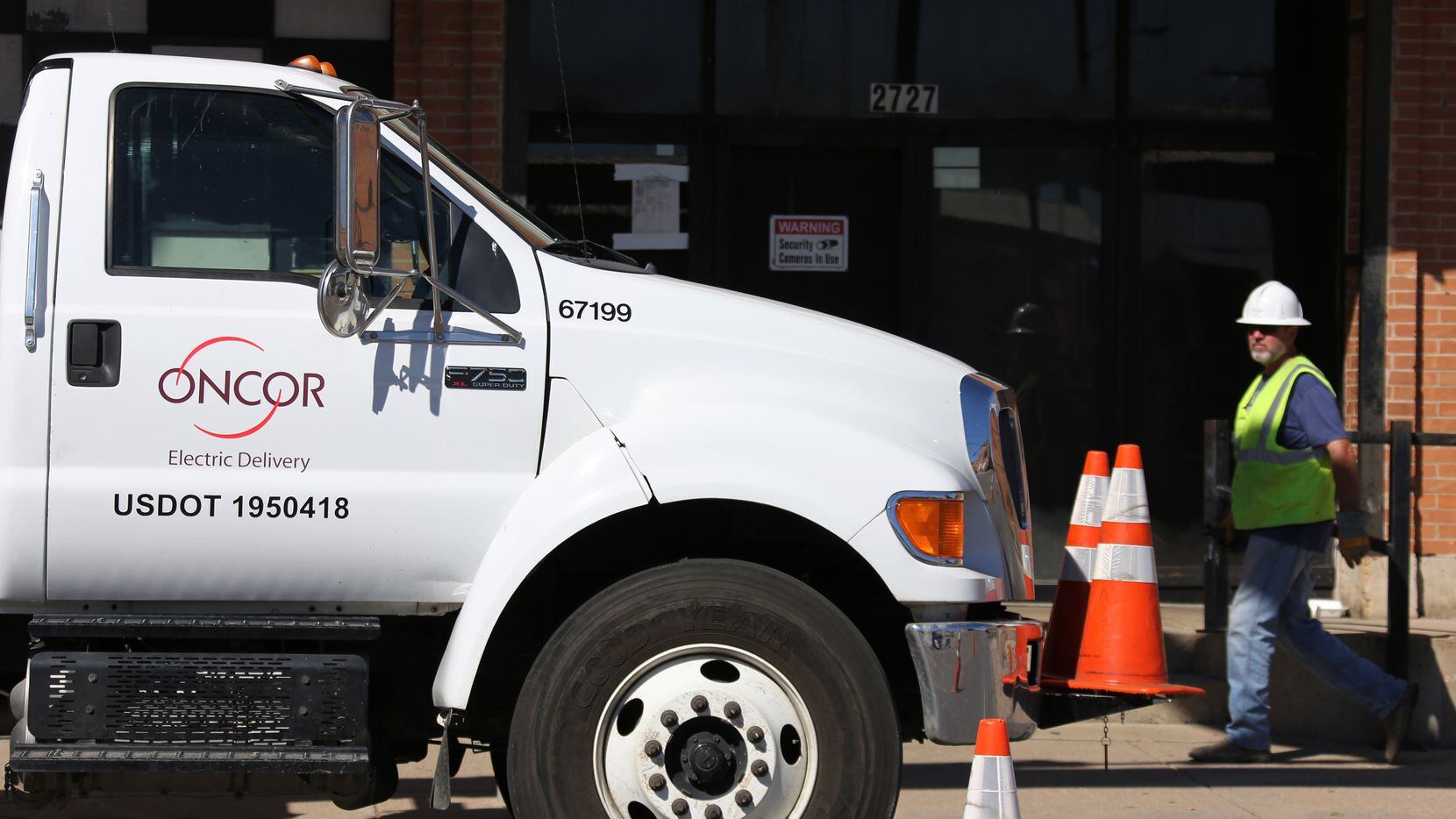 scam-artists-posing-as-oncor-workers-target-seniors-living-alone-in-dallas