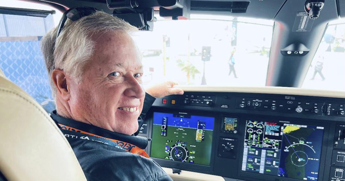 Retired Southwest Airlines pilot helmed the unresponsive plane in sonic boom over D.C.