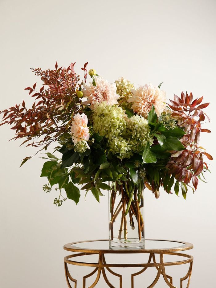 How To Create A Stunning Centerpiece From Grocery Store Flowers