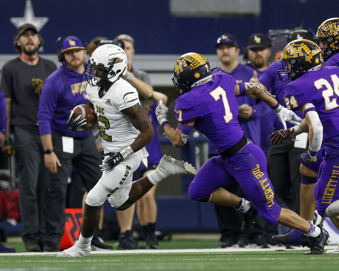 South Oak Cliff running back Ke'Undra Hollywood (12) is pursued by Liberty Hill linebacker Devin Riley (7) and Liberty Hill defensive back Carter Hudson (24) during the second half of their Class 5A Division II state championship game at AT&T Stadium in Arlington, Saturday, Dec. 18, 2021. South Oak Cliff defeated Liberty Hill 23-14 for Dallas ISD’s first title since 1958. (Elias Valverde II/The Dallas Morning News)