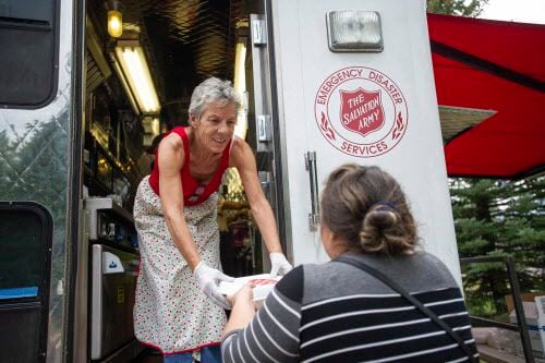 Salvation Army es una organización sin fines de lucro que provee ayuda humanitaria a...