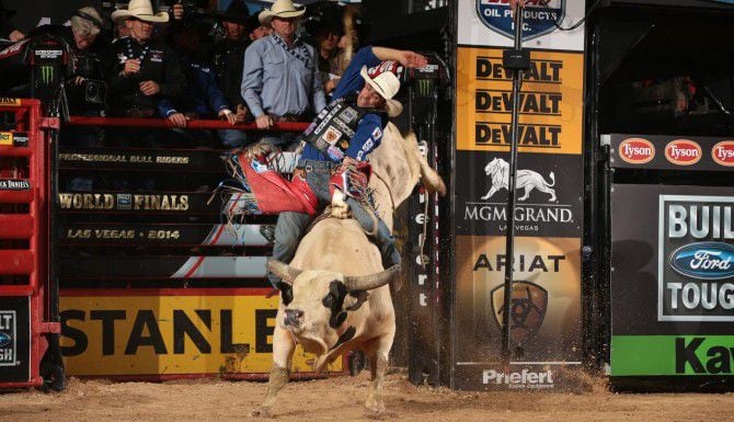 Renato Nunes es uno de los jinetes latinos del circuito de la PBR. (CORTESÍA PBR/ANDY WATSON)
