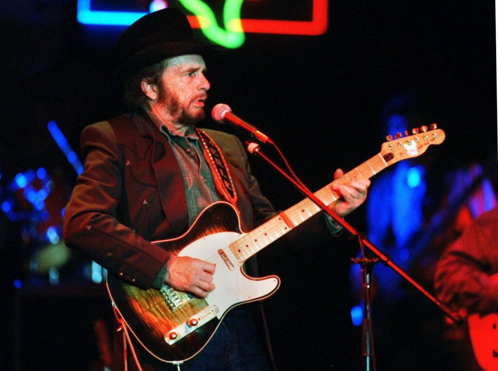Merle Haggard performing at Billy Bob's in 2003.