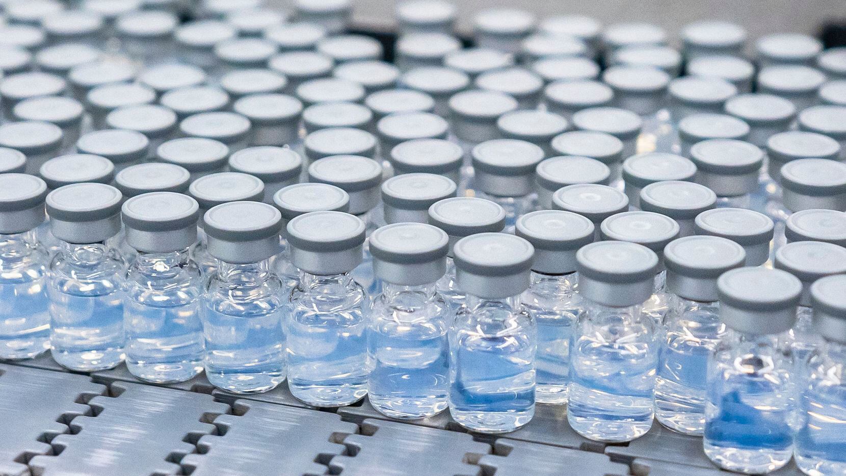 Vacunas contra covid-19 en la fábrica de Pfizer en Kalamazoo, Michigan, en agosto de 2022....