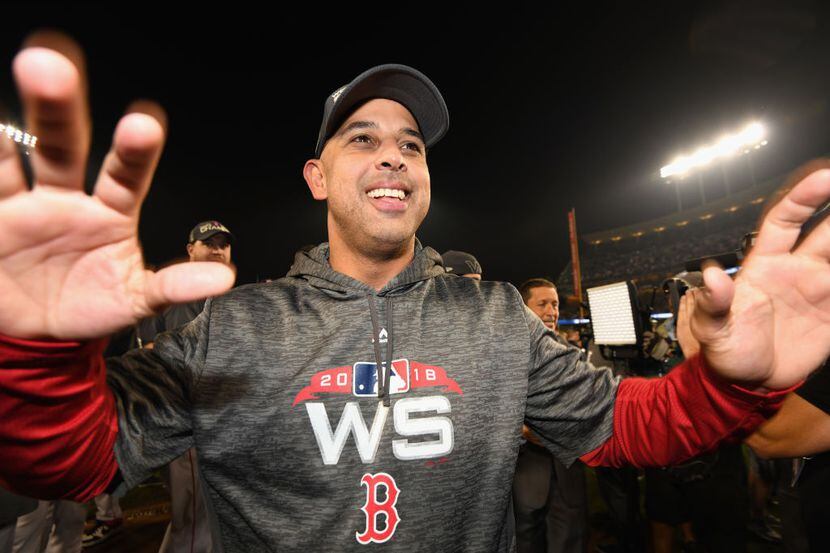 El manager Alex Cora llevó a los Red Sox de Boston a un nuevo título de Serie Mundial en la...