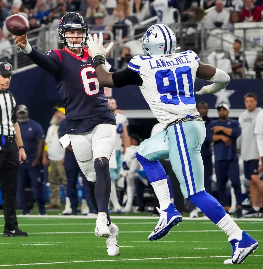 Houston Texans quarterback Jeff Driskel (6) gets off a pass under pressure from Dallas...