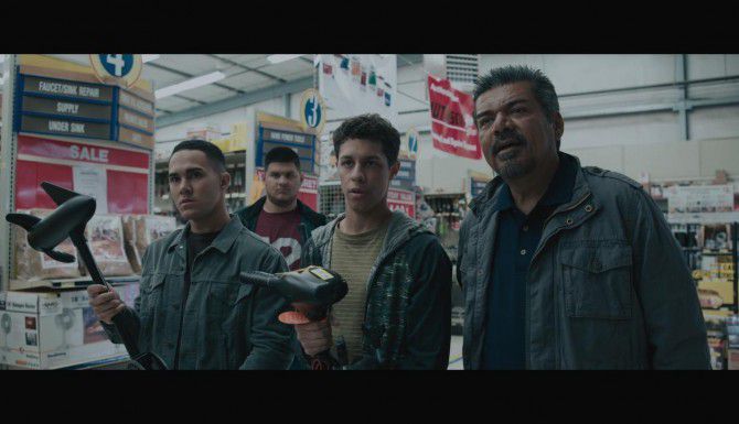 George López protagoniza “Spare Parts”, una película sobre un grupo de jóvenes que gana un...