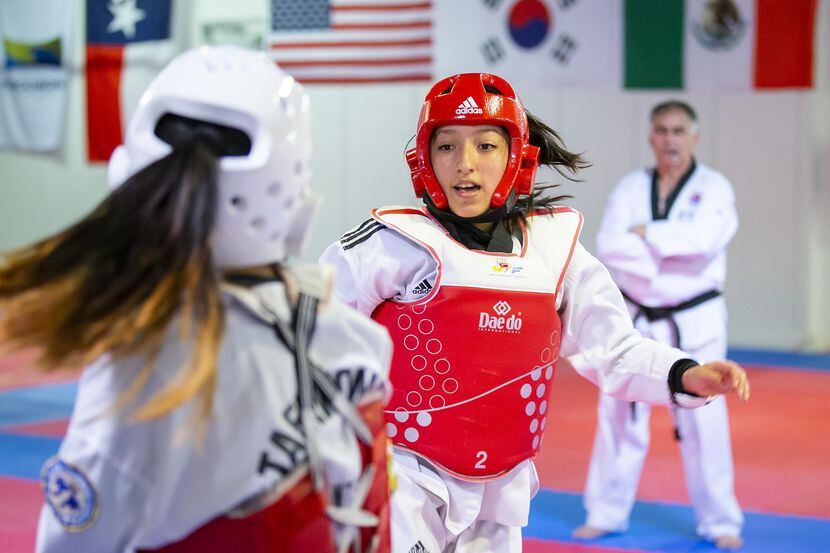 Karla Montoya en una práctica el martes en Lee’s International Taekwondo de Dallas.(FOTOS:...