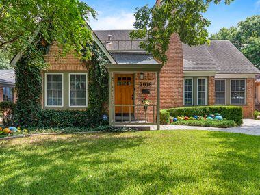 A look at 2018 Mayflower Drive in Dallas, one of the houses on the 2019 Heritage Oak Cliff...