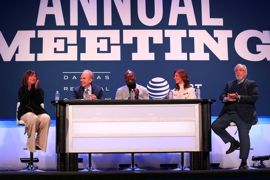 Panelists (from left) Tracy Merzi, publisher of the Dallas Business Journal, former Dallas Cowboys quarterback Roger Staubach, former Cowboys running back Emmitt Smith, Charlotte Jones Anderson, Cowboys executive vice president and chief brand officer, and Brad Sham, the voice of the Cowboys, applaud during a discussion at the Dallas Regional Chamber's annual luncheon at the Hilton Anatole in Dallas on Thursday, Jan. 18, 2018. (Rose Baca/The Dallas Morning News)