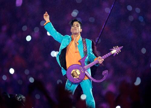 Prince mostró su carisma en el Super Bowl en 2017.