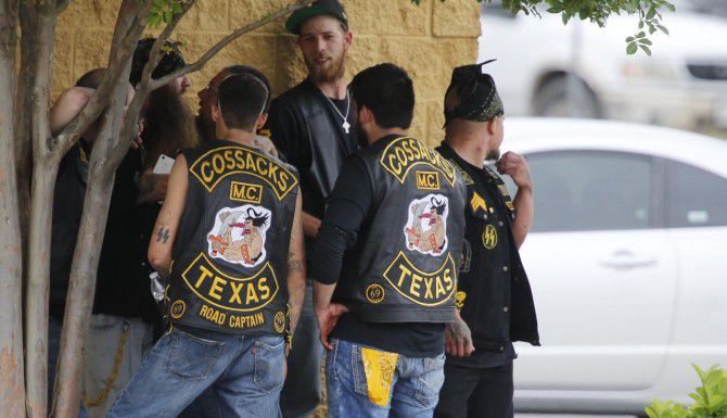 Un grupo de bikers que habría formado parte del incidente del domingo, en Waco, en el que...