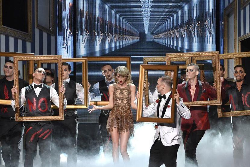 Fanáticos de Taylor Swift podrán ver algunos vestidos de la cantante juvenil en la Feria...
