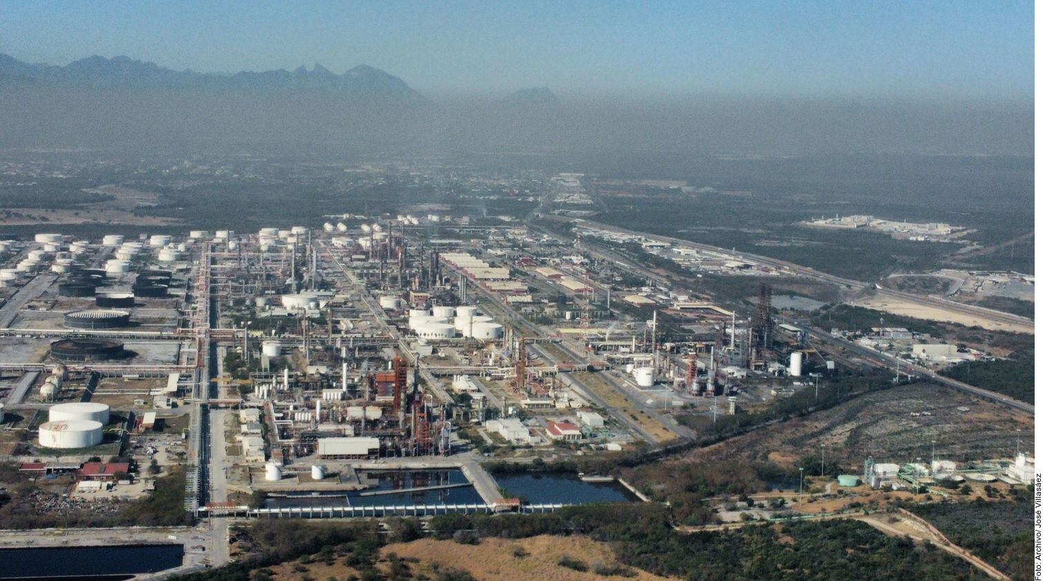Refinería de Cadereyta podría ser cerrada por fuertes emisiones en Nuevo León