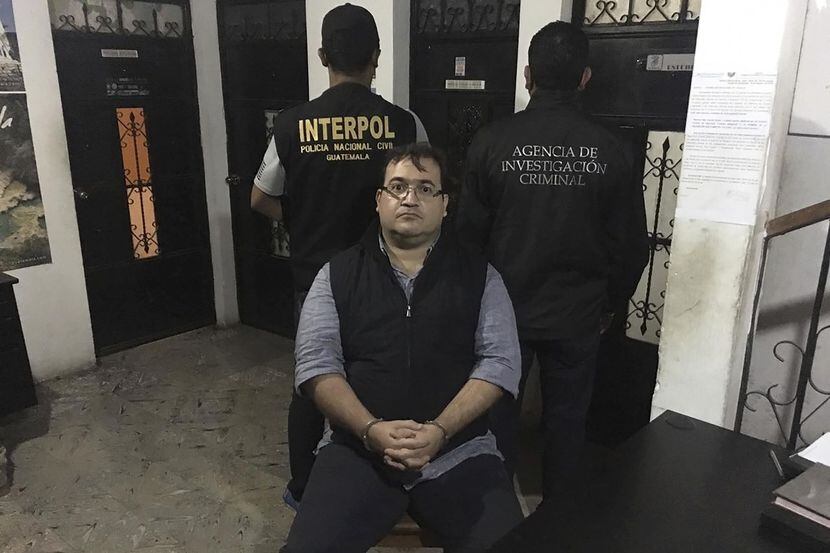 EN esta fotografía proporcionada por la Policía Civil Nacional de Guatemala se muestra al ex...