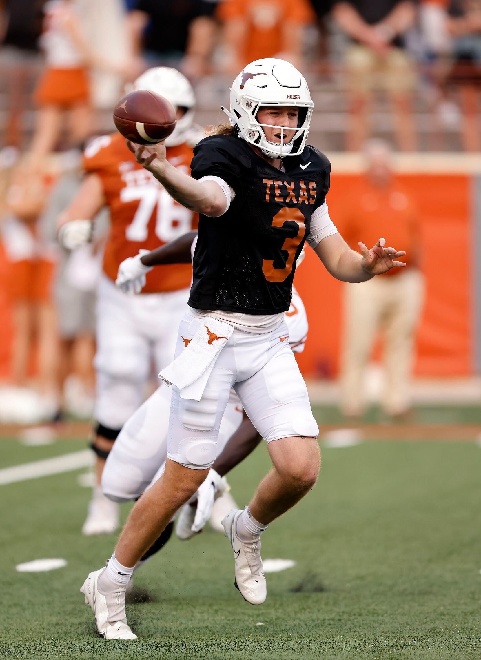 Texas Longhorns quarterback Quinn Ewers (3) rolls out and throws a pass during the...