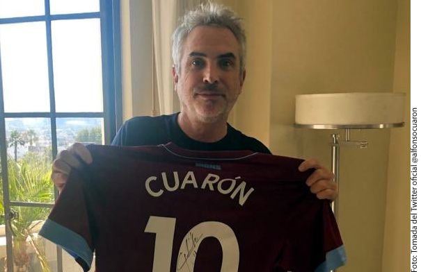 Alfonso Cuarón compartió que el club británico West Ham United donó camisetas autografiadas...
