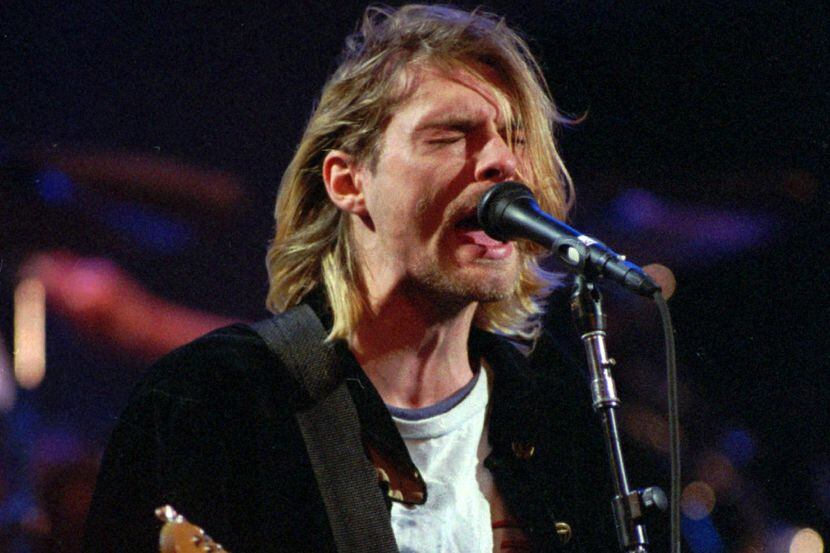 Kurt Cobain en una foto de concierto de Nirvana en 1993 en Seattle.(AP)
