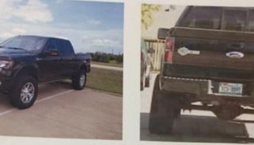 Las autoridades buscan esta camioneta Ford, que se cree es manejada por Ethan Couch y su...
