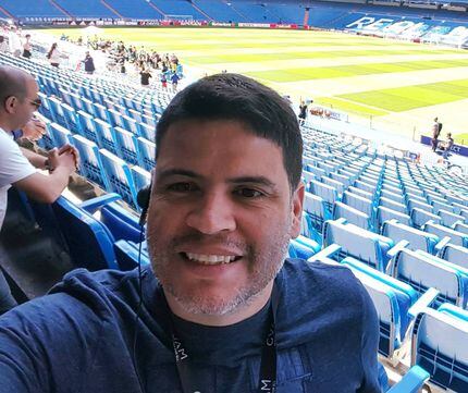 Adrián Alvarado, 42, vino de vacaciones a Estados Unidos y se quedó varado cuando el...