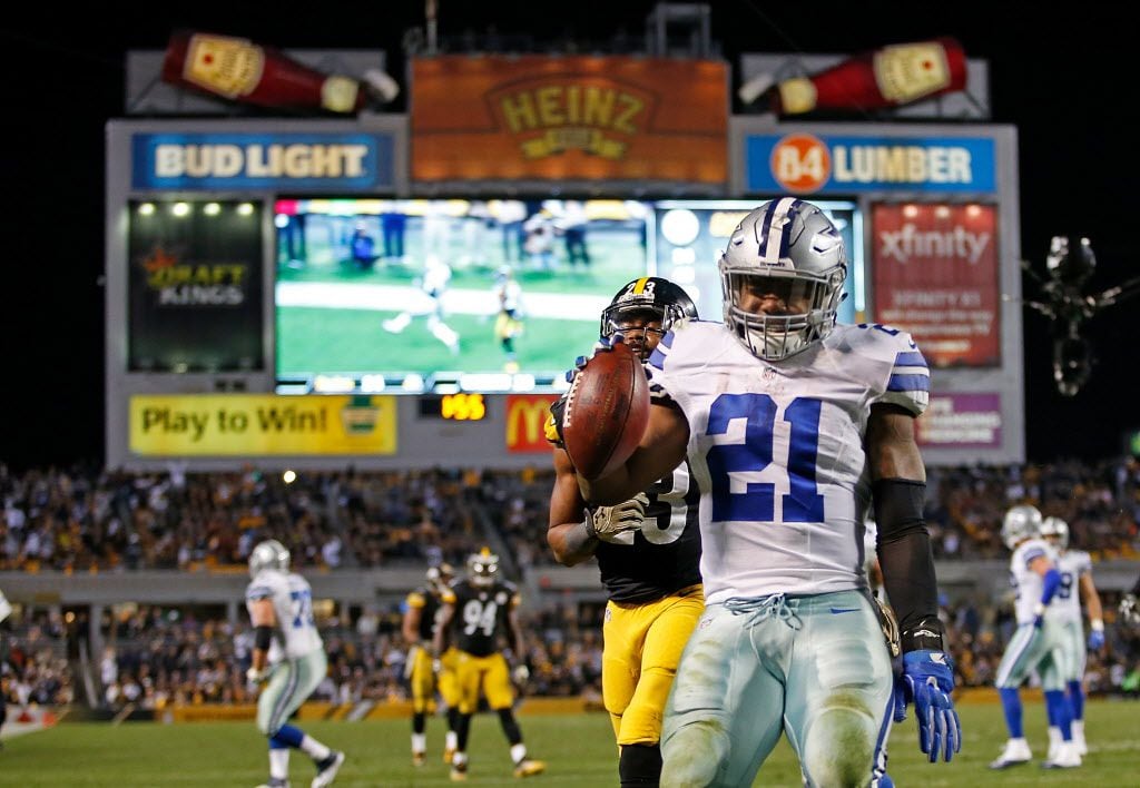 PITTSBURGH, PA - NOVEMBER 13:  Ezekiel Elliott #21 of the Dallas Cowboys celebrates his...