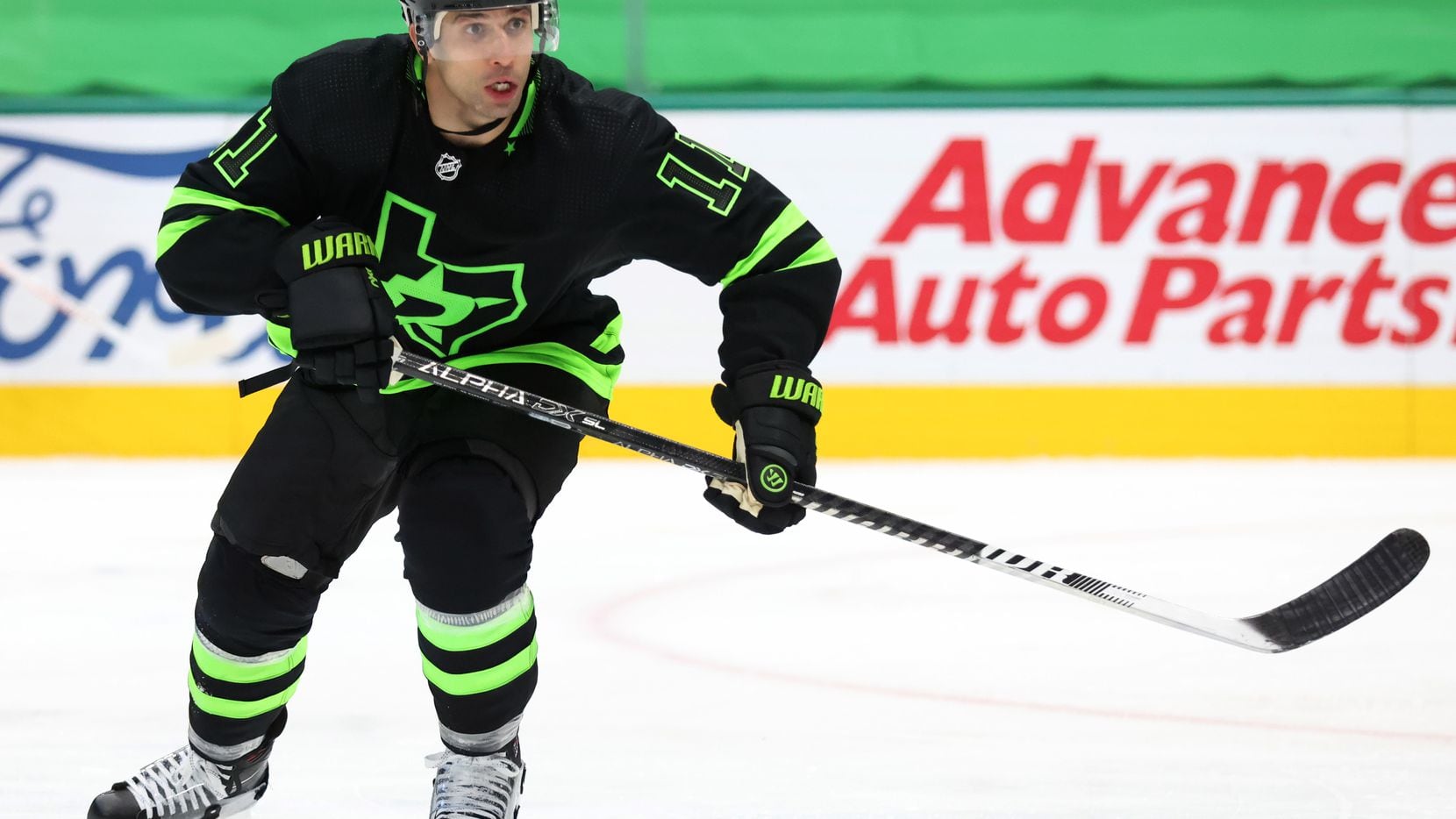 PHOTOS: Dallas Stars Debut New Blackout Jerseys In 7-3 Win Over Detroit Red  Wings Photos - Bally Sports