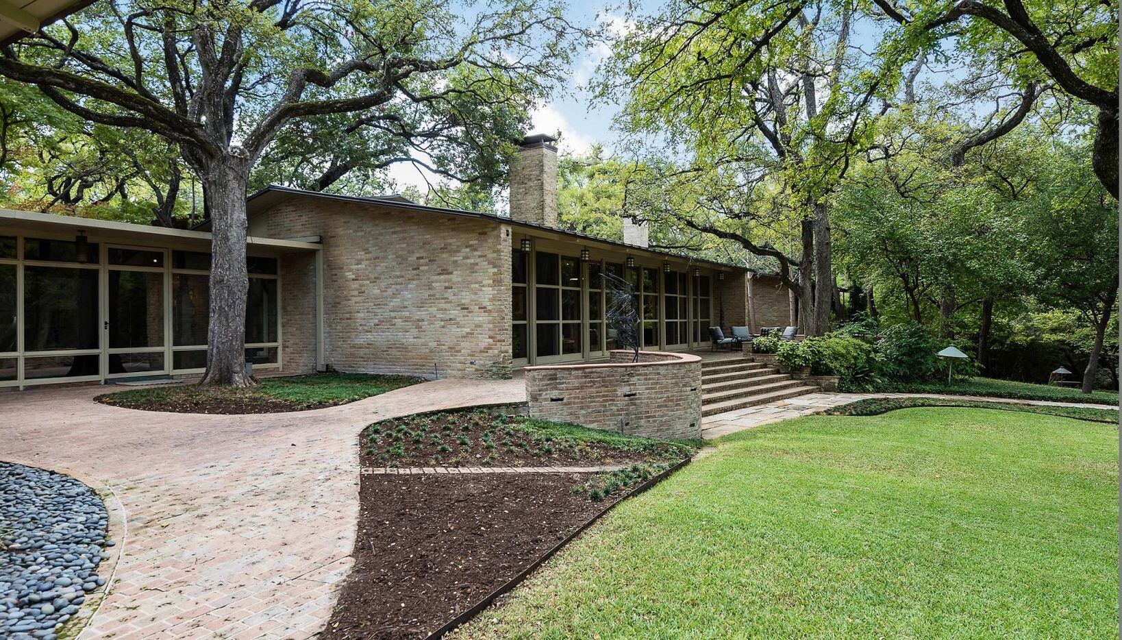 A look at the Haggerty House on Preservation Dallas  Modern Masterpieces Fall Architectural Tour for 2019.