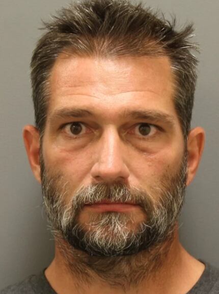 Jason Lata, de 44 años, fue detenido por detectives de la policía de Denton.