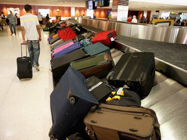 En esta foto de archivo sin fecha se ven las maletas de pasajeros en el aeropuerto BWI, en...