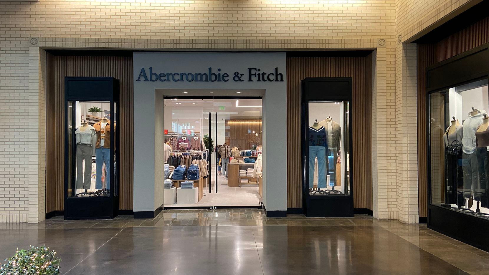 Abercrombie & Fitch opens new store in Dallas’ NorthPark Center on eve ...