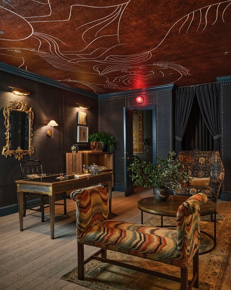 Janet Gridley designed a creative escape on the basement level of the 2021 Kips Bay Decorator Show House Dallas. The space includes a lounge area, a writing desk and two smaller rooms set aside for creative endeavors. One is a space for listening to records and another is a podcast studio complete with a light above the door to alert passersby that recording is in progress.