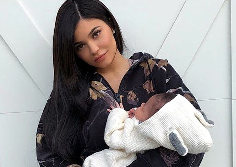 Kylie Jenner presentó a la pequeña Stormi Webster a través de redes sociales.
