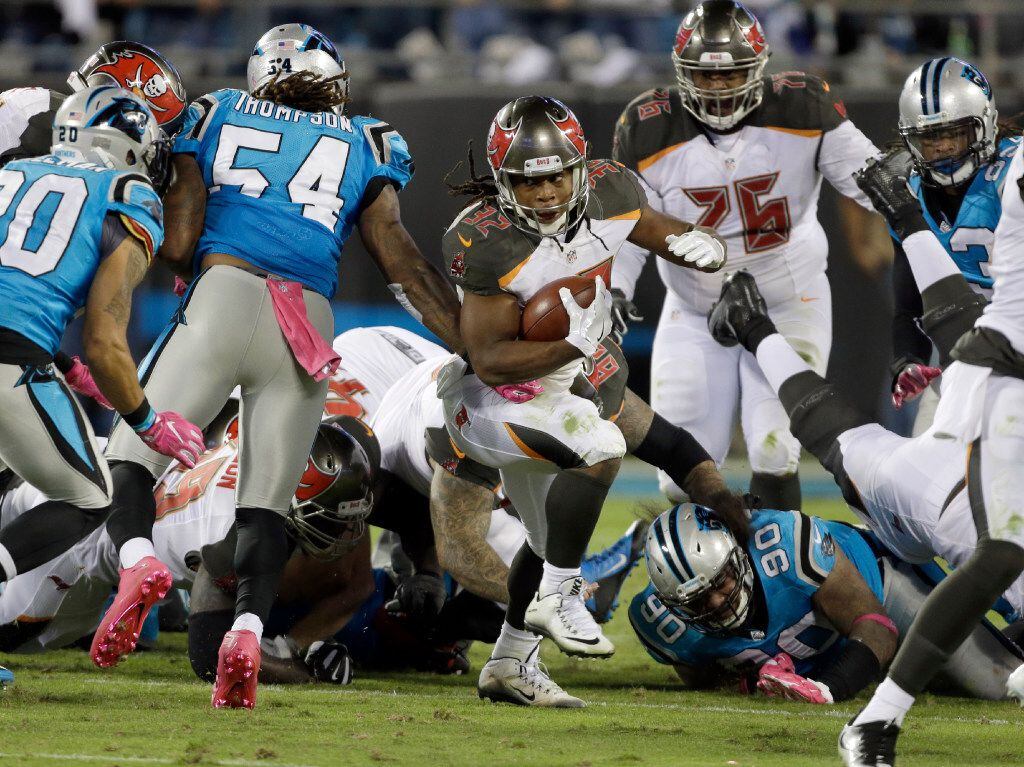 Tampa Bay Buccaneers' Jacquizz Rodgers (32) runs against the Carolina Panthers in the second...