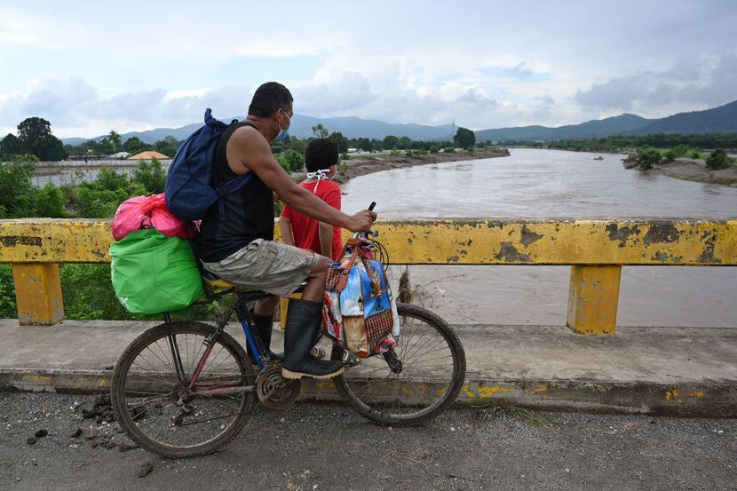 Miles de personas perdieron sus hogares en San Pedro Sula, debido a la devastación que dejó...