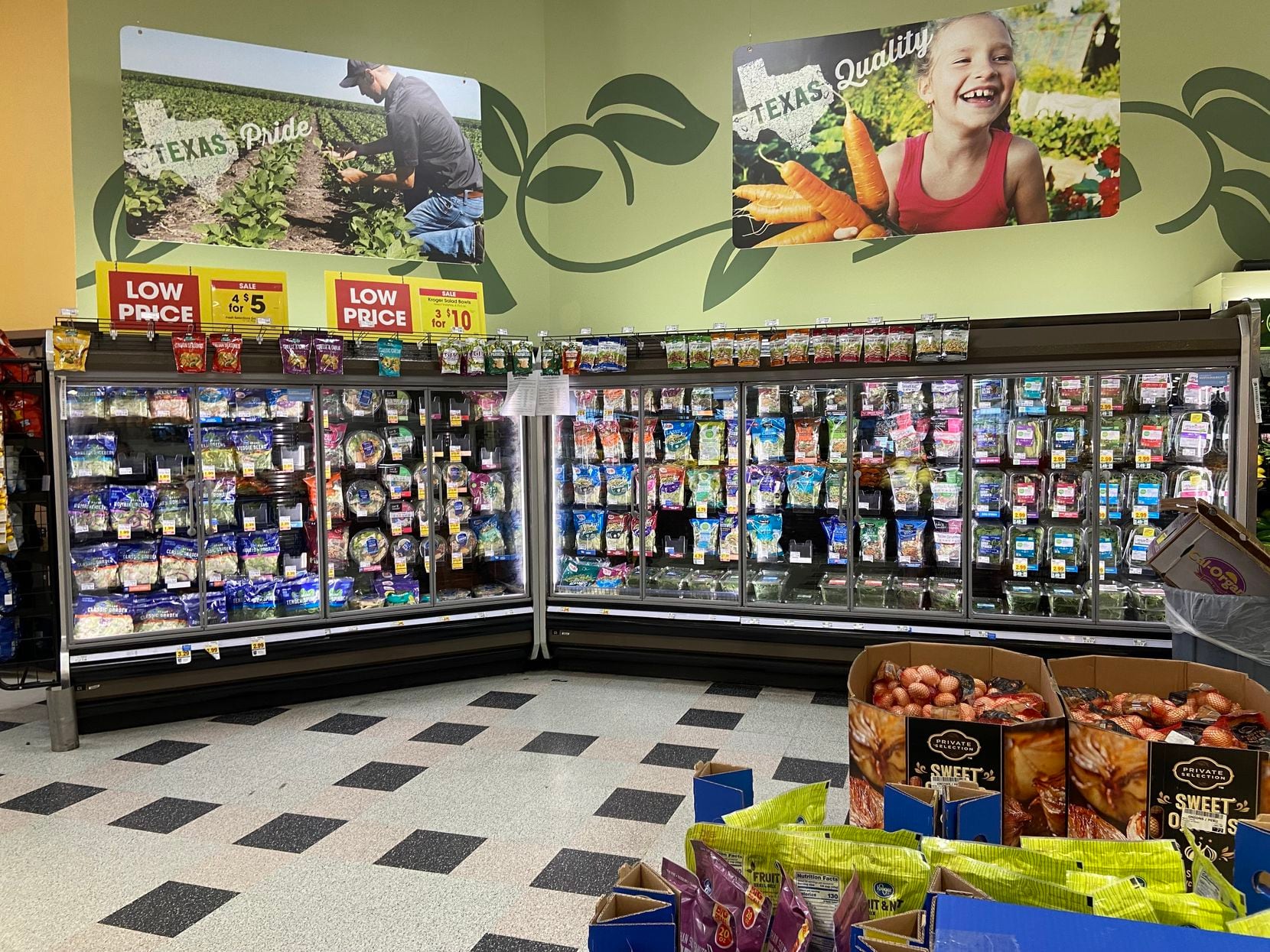 Bags and tubs of lettuce and spinach at the Kroger on Forest and Greenville on Friday. While the omicron variant has contributed to worker shortages, grocers are trying to keep up with demand.