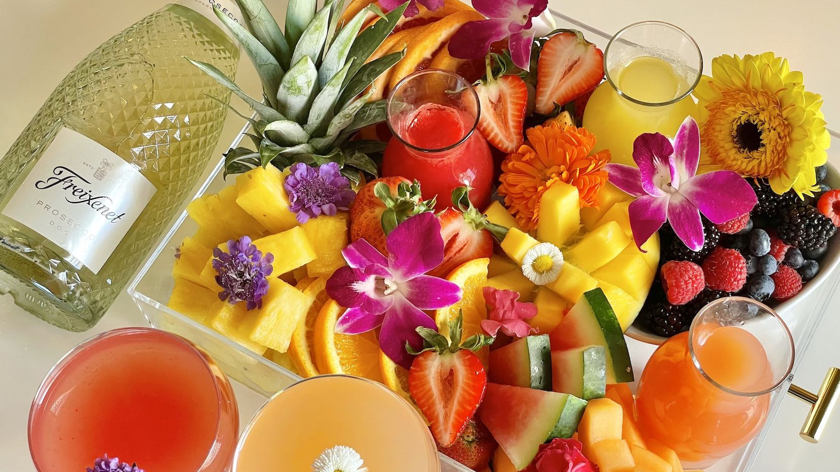 Mexican Sugar ofrece un brunch por el Día de la Madre que incluye mimosas, fruta fresca y jugos especiales.
