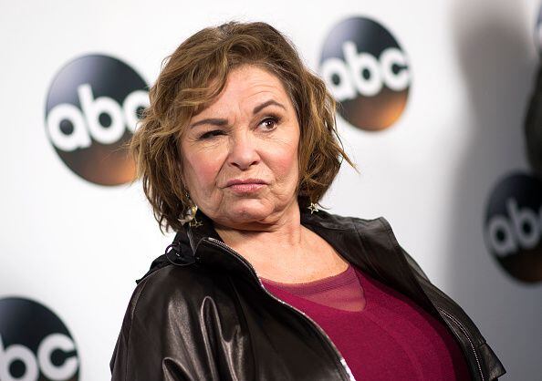 Roseanne Barr tuiteó insultos racistas y le cancelaron su famosa serie en ABC. Foto Getty...