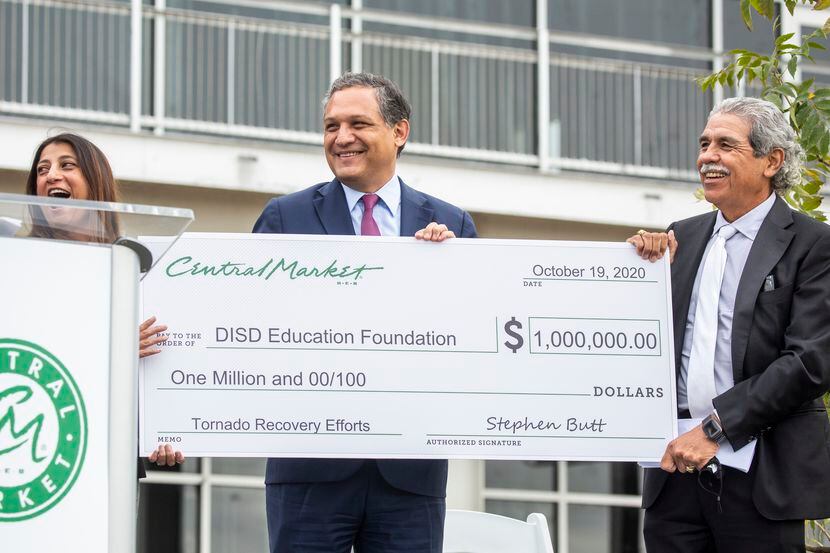 From left, Mita Havlick, executive director of Dallas Education Foundation, Edwin Flores,...