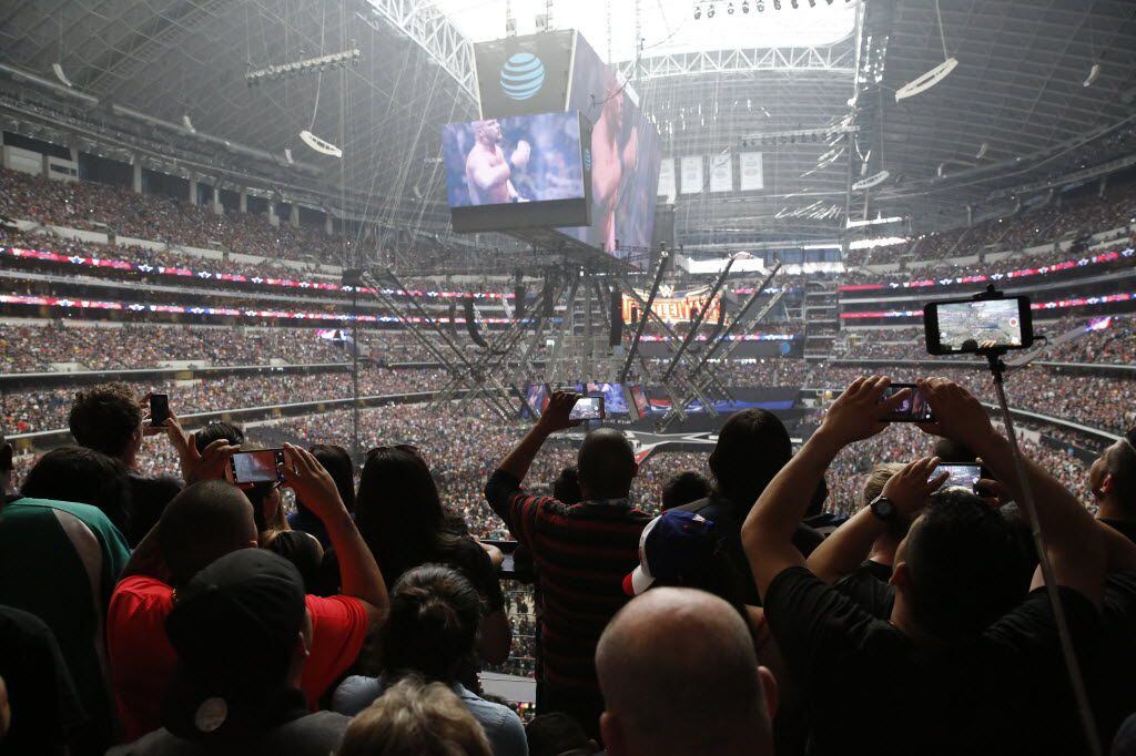 Nearly 160K fans attended WrestleMania at AT&T Stadium